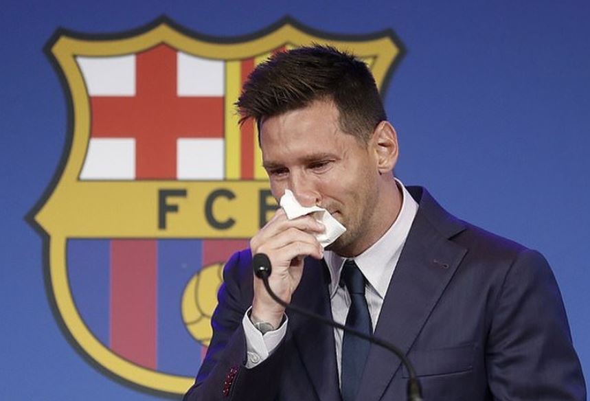 Giây phút từ biệt nghẹn ngào của Messi ở Barca