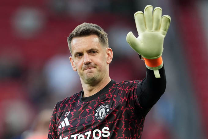 Tom Heaton luôn nhận được sự tôn trọng từ toàn đội